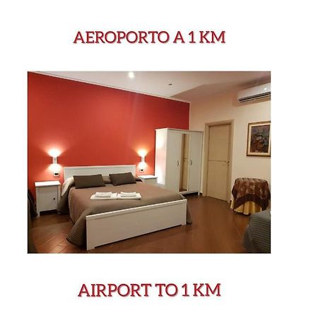 Simpson - Aeroporto Di Bari - Affittacamere Buitenkant foto