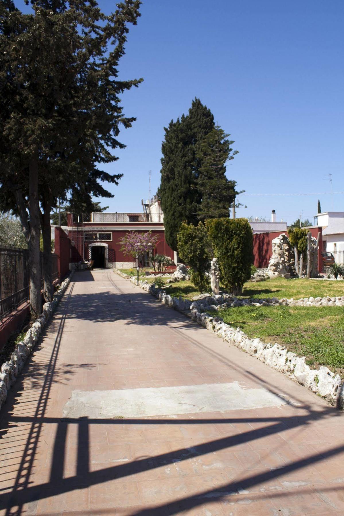 Simpson - Aeroporto Di Bari - Affittacamere Buitenkant foto